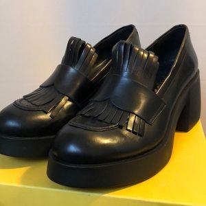 Brown’s Brand “MIMOSA” Leather Platform/Block Heel Loafer Style Shoe. Pre Loved